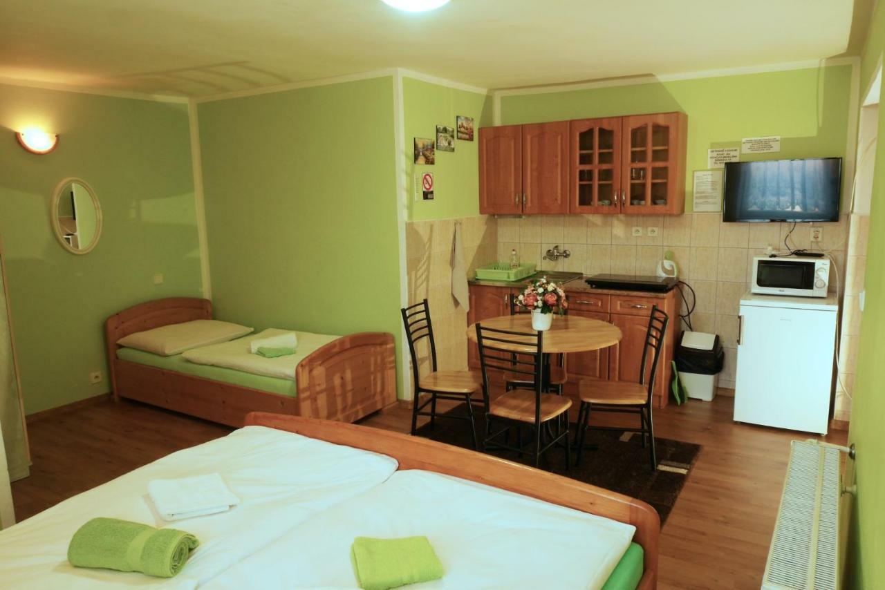 Apartman Pri Zamocku Bešeňová Εξωτερικό φωτογραφία